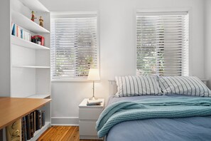 2 bedrooms, iron/ironing board, Internet, bed sheets - 2BR Coastal Fairlight Manly Beachfront (Fairlight)