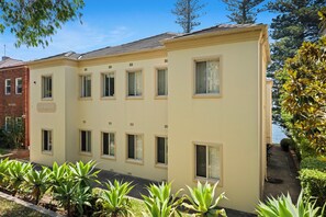 Exterior - 2BR Coastal Fairlight Manly Beachfront (Fairlight)