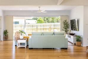 Unclassified image, 3 of 36, button - Pelican Place pet friendly (Mallacoota)