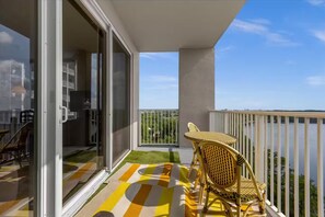 Property grounds - Unique lake condo-PRIME location! (Orlando)