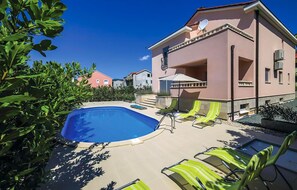 Pool - Cozy home in Kastel Luksic (Kastel Luksic)