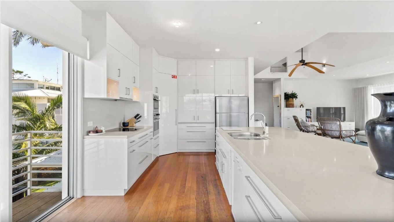 Micro-ondes, four, plaque de cuisson, lave-vaisselle