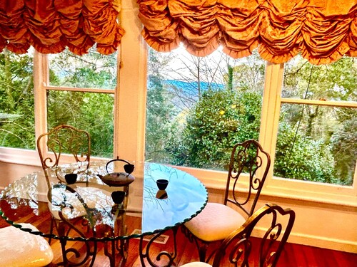 Stillwater's Old World w/ Views & Fireplace