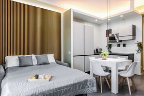 1 bedroom, iron/ironing board, internet, bed sheets