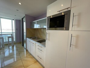 Fridge, microwave, dishwasher, cookware/dishes/utensils - IRIS - Studio Héliopolis C13 - Luxury - 2 people (AGDE)
