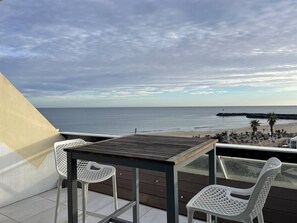Outdoor dining - LANA - Studio Héliopolis C14 - Luxury - 2 people (AGDE)