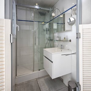 Hair dryer - LANA - Studio Héliopolis C14 - Luxury - 2 people (AGDE)