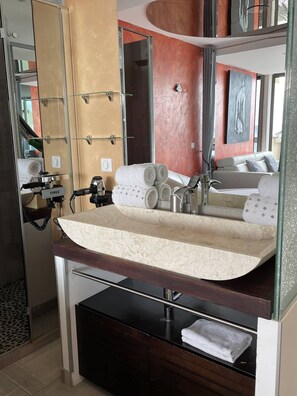 Hair dryer - ELIXXIR - Studio Héliopolis C 34 - Luxe - 2 people (AGDE)