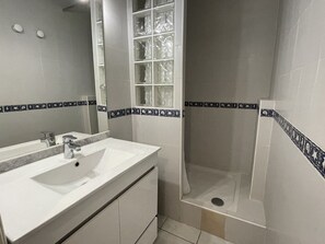 Hair dryer - Studio Héliopolis C 36 - 4 people (AGDE)