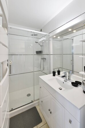 Hair dryer - HOLIDAYS - Studio Héliopolis C 66 - Luxury - 2 people (AGDE)