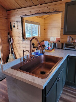 Cabane, plusieurs lits, vue montagne | Cuisine privée