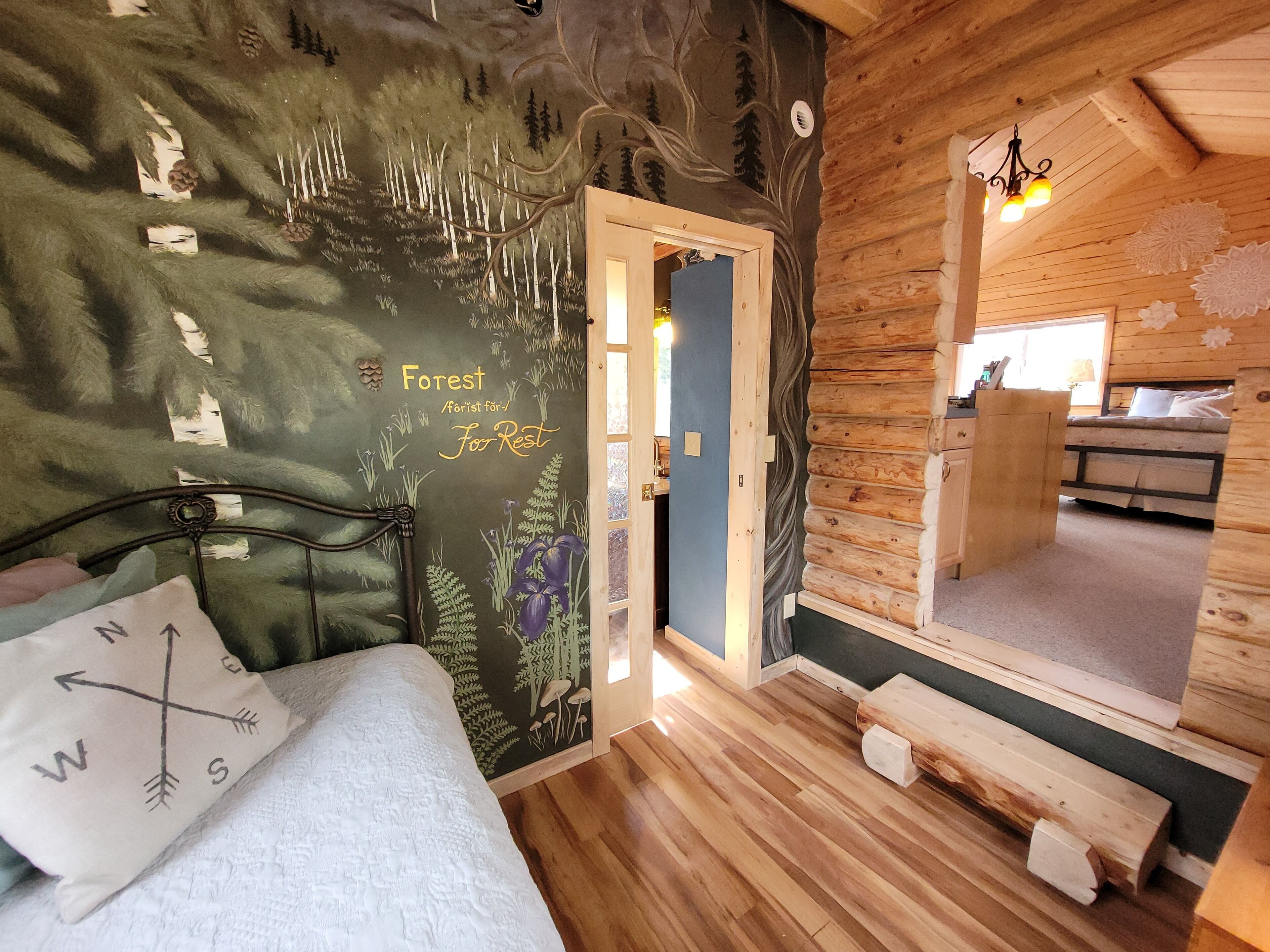 Hytte, flere senger, fjellutsikt