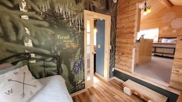 Hytte, flere senger, fjellutsikt