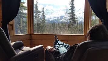 Mökki, useita sänkyjä, vuoristonäköala | Oleskelualue