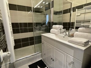 Hair dryer - GRAPHIK - Studio Héliopolis C 74 - Luxury - 2 people (AGDE)