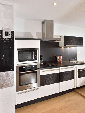 Refrigerador, microondas, horno y lavavajillas 