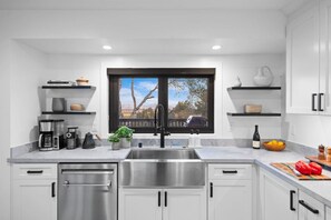 Fridge, microwave, oven, stovetop - Refined Luxury, Vineyard Views Close to Healdsburg (Sebastopol)