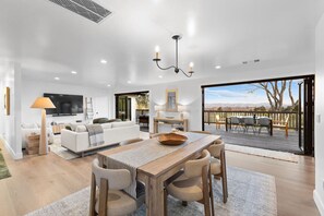 Smart TV, stereo - Refined Luxury, Vineyard Views Close to Healdsburg (Sebastopol)