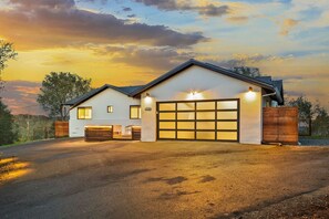 Exterior - Refined Luxury, Vineyard Views Close to Healdsburg (Sebastopol)