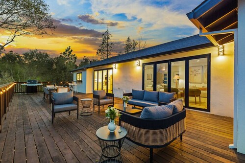 Refined Luxury, Vineyard Views Close to Healdsburg