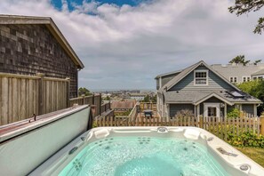 Outdoor spa tub - Castello Del Mare - Ocean views, Hot tub, Dogs OK (Newport)