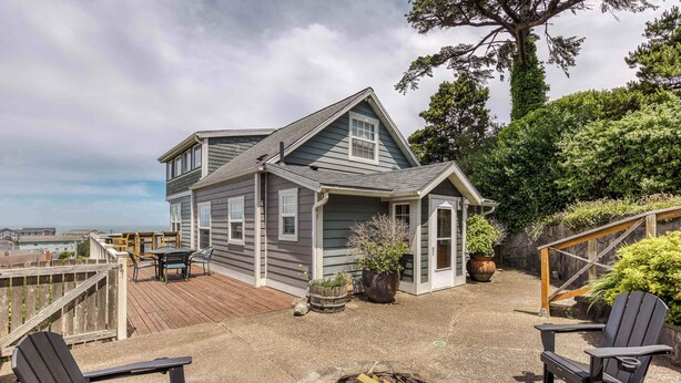 A house with a deck, outdoor seating, a fire pit, and a view of the ocean. - Castello Del Mare - Ocean views, Hot tub, Dogs OK (Newport)