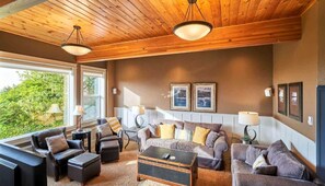 TV, fireplace, offices