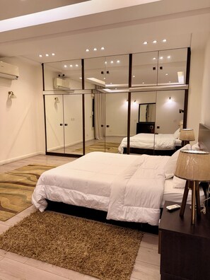 3 habitaciones, tabla de planchar con plancha, wifi y ropa de cama 