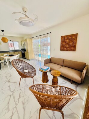 Smart TV - HOUSE WITH POOL 2 BEDROOMS AND A BATHROOM, NEAR DOWNTOWN, IN PUNTA CANA. (Punta Cana)