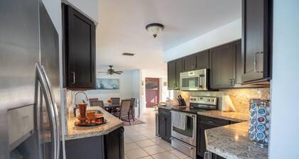 Spacious 7-bedroom house in delightful Southwest Ranches with AC