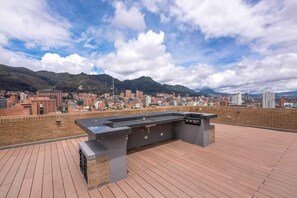 Terrace/patio - Apartment with mountain view + swimming pool, gym and WiFi in Chapinero (Bogotá)
