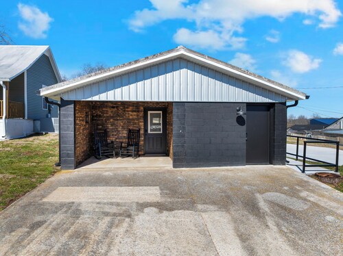 Cozy 1-bedroom studio in Lynchburg within walking distance to Jack Daniels!