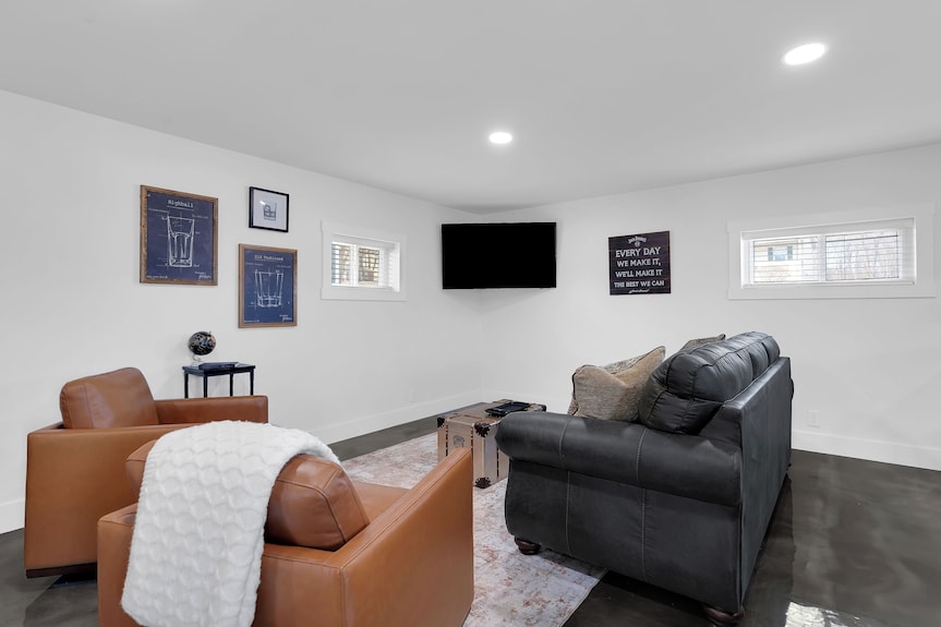 Lounges At Lynchburg Black House - Within Walking Distance To Jack Daniels! - Lynchburg, TN