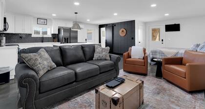 Lounges at Lynchburg Black House - within walking distance to Jack Daniels!