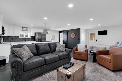 Lounges at Lynchburg Black House - within walking distance to Jack Daniels!