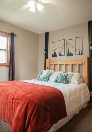 4 bedrooms, iron/ironing board, free WiFi, bed sheets - Heart of the Hocking Hills Lodge Newly renovated (Rockbridge)