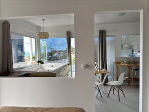 Interior - Private Jacuzzi with ocean view. (Florianópolis)