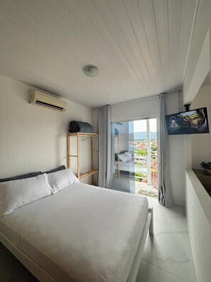 1 bedroom, Internet, bed sheets - Private Jacuzzi with ocean view. (Florianópolis)