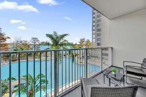 Property grounds - Trendy Lake Condo-Disney view! (Orlando)