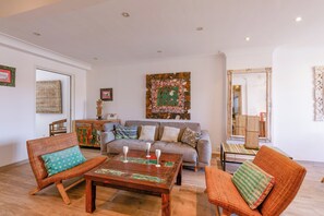 TV - Appartement Gambetta Tropézien - Welkeys (Saint-Tropez)