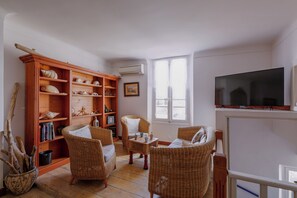 TV - Appartement Le Bateau Tropézien - Welkeys (Saint-Tropez)