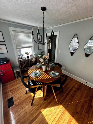 Dining - Cozy 2-bedroom house in North Augusta near downtown (North Augusta)