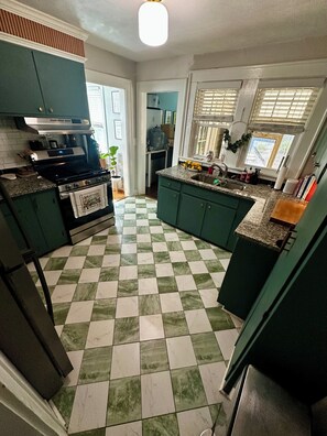 Fridge, microwave, oven, stovetop - Cozy 2-bedroom house in North Augusta near downtown (North Augusta)