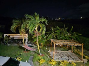 Property grounds - 1-bedroom apartment in enchanting valley with AC, WiFi, King bed (Cassada Gardens)