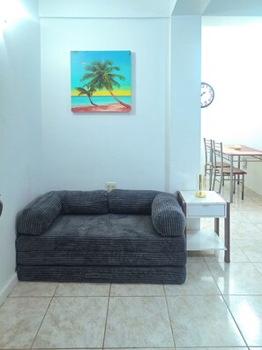 Smart TV - 1-bedroom apartment in enchanting valley with AC, WiFi, King bed (Cassada Gardens)