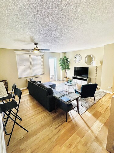  Peachtree Place! One bedroom one bath in the heart of downtown Atlanta!