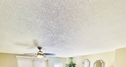 Peachtree Place! One bedroom one bath in the heart of downtown Atlanta!