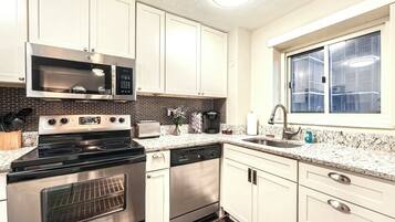 Micro-ondes, four, plaque de cuisson, lave-vaisselle