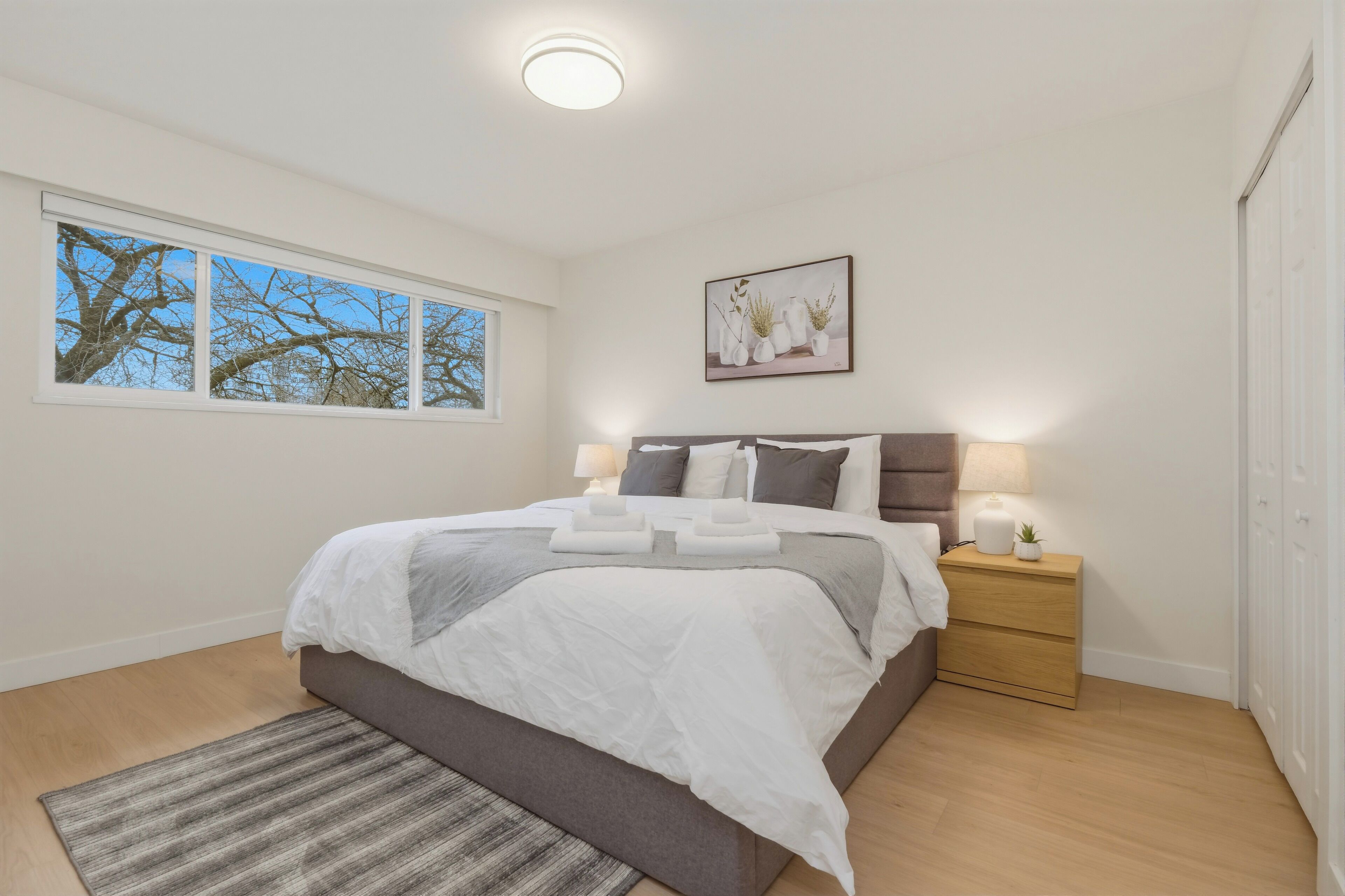 5 habitaciones, tabla de planchar con plancha, internet y ropa de cama 