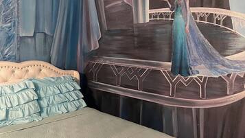 5 bedrooms, iron/ironing board, WiFi, bed sheets